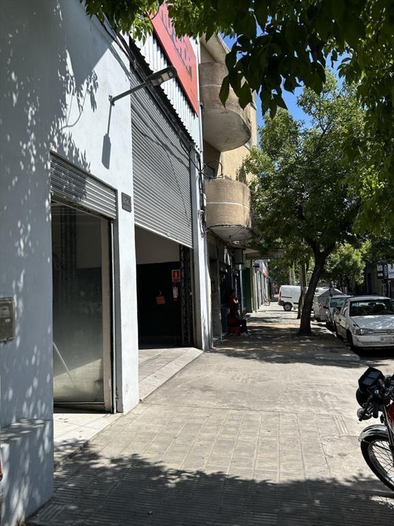 VENTA DE LOCAL HOQCUART Y ARENAL GRANDE