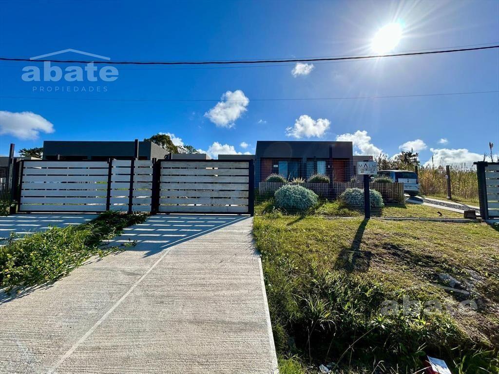Venta casa de 3 dormitorios, dos baños a estrenar en Lagoma