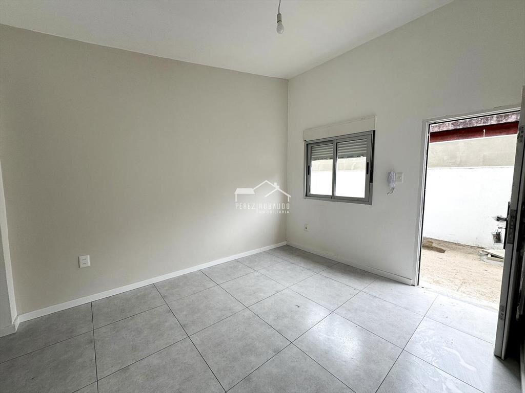 Alquiler apartamento de 1 dormitorio, planta baja- Carrasco