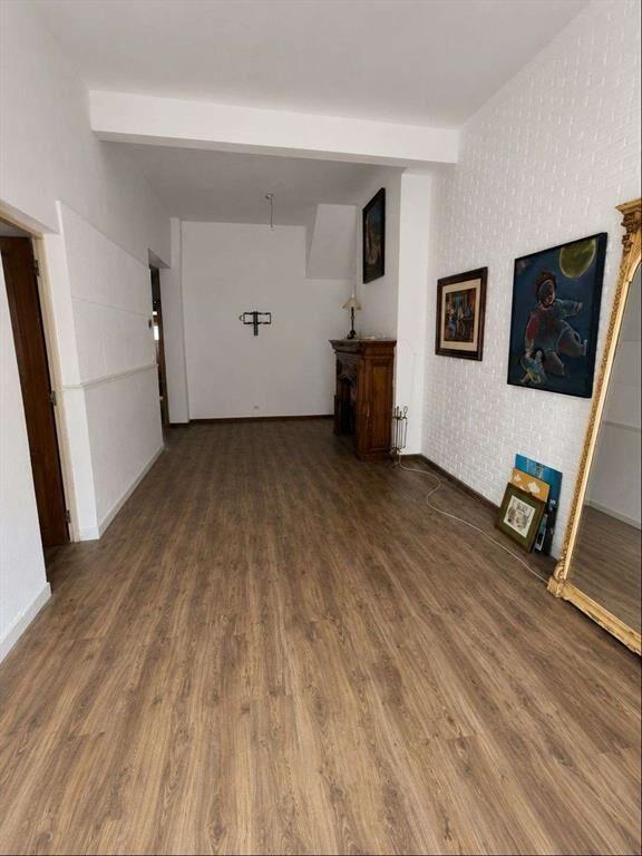 CASA EN ALQUILER POCITOS, REQUIERE REPARACIONES