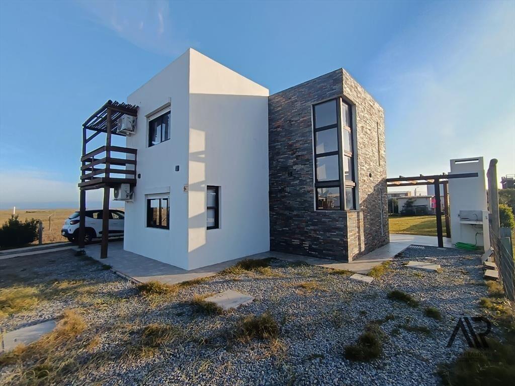Casa en venta c/ cochera en Punta Negra