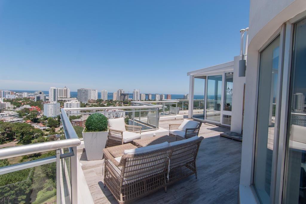 Apartamento Penthouse sobre Av. Roosevelt