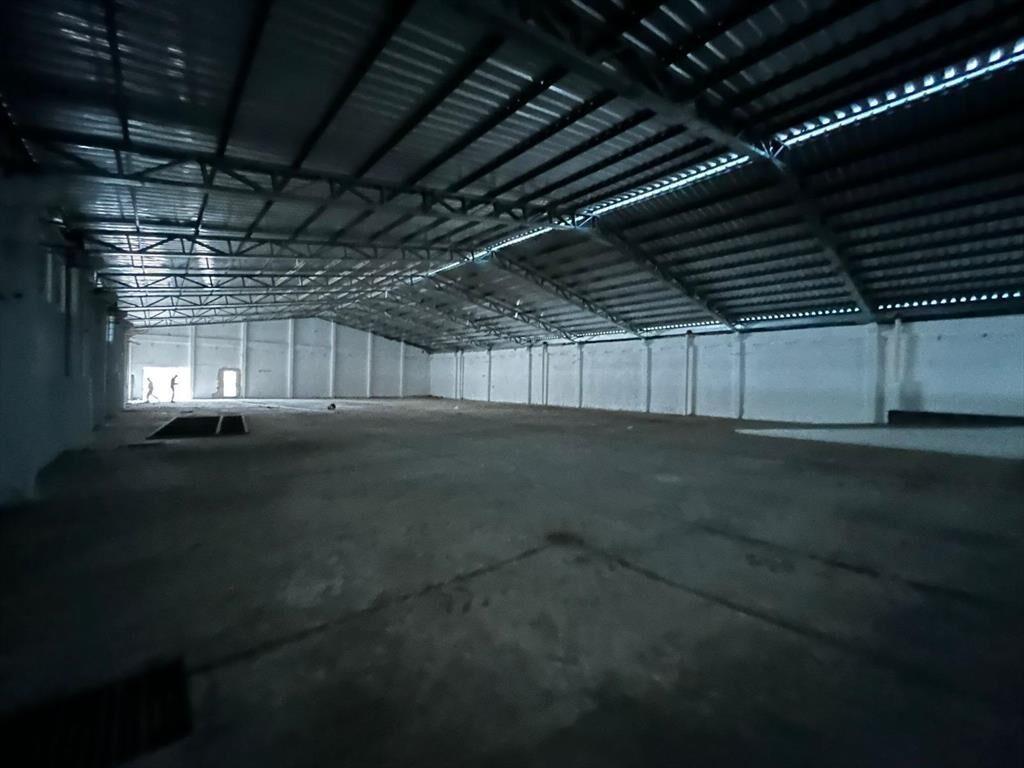 Proximo Garzón y San Quintin, Galpón de 1700m2, vigilancia