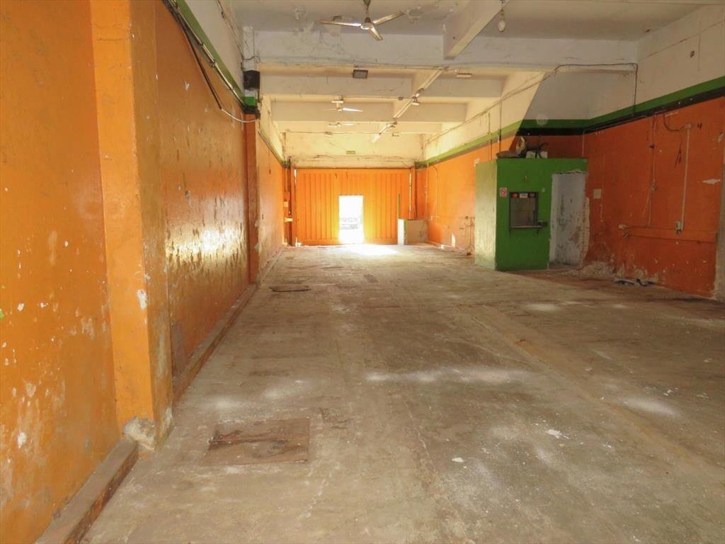 Venta de cuatro locales con renta y tres apartamentos.