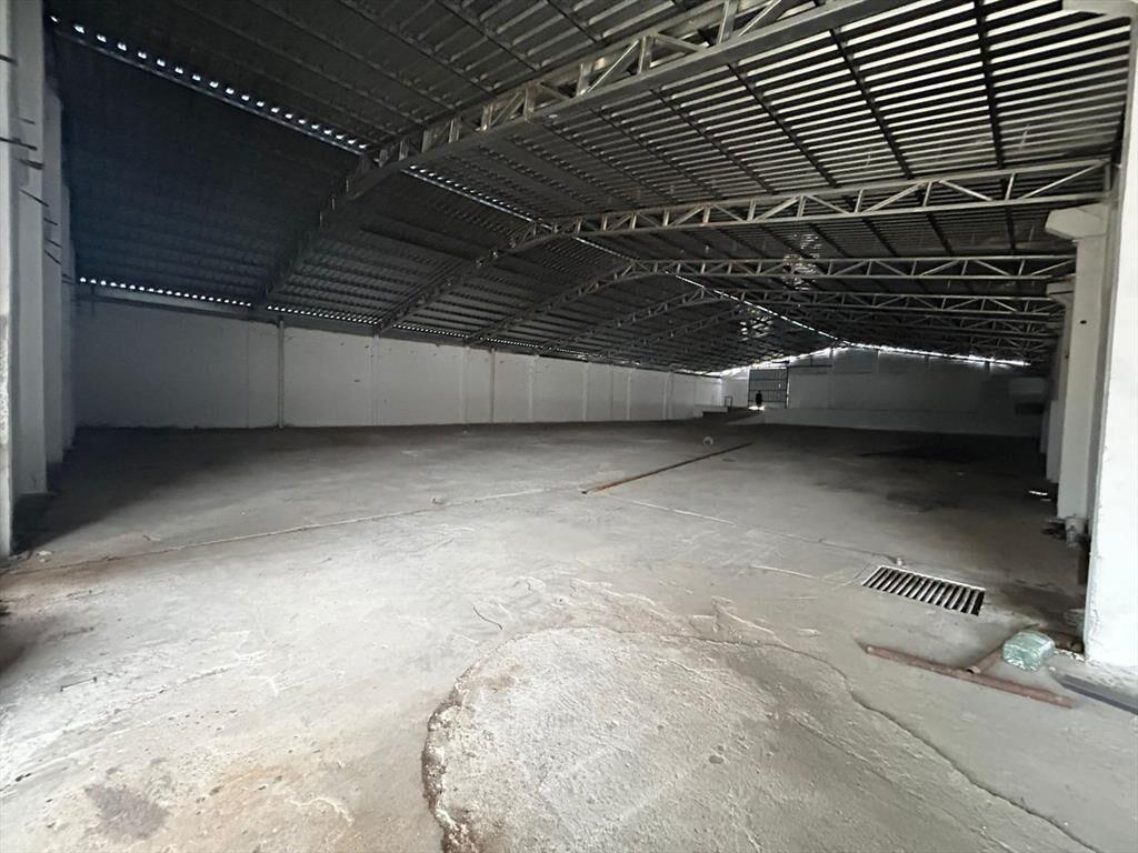 Proximo Garzón y San Quintin, Galpón de 1700m2, vigilancia