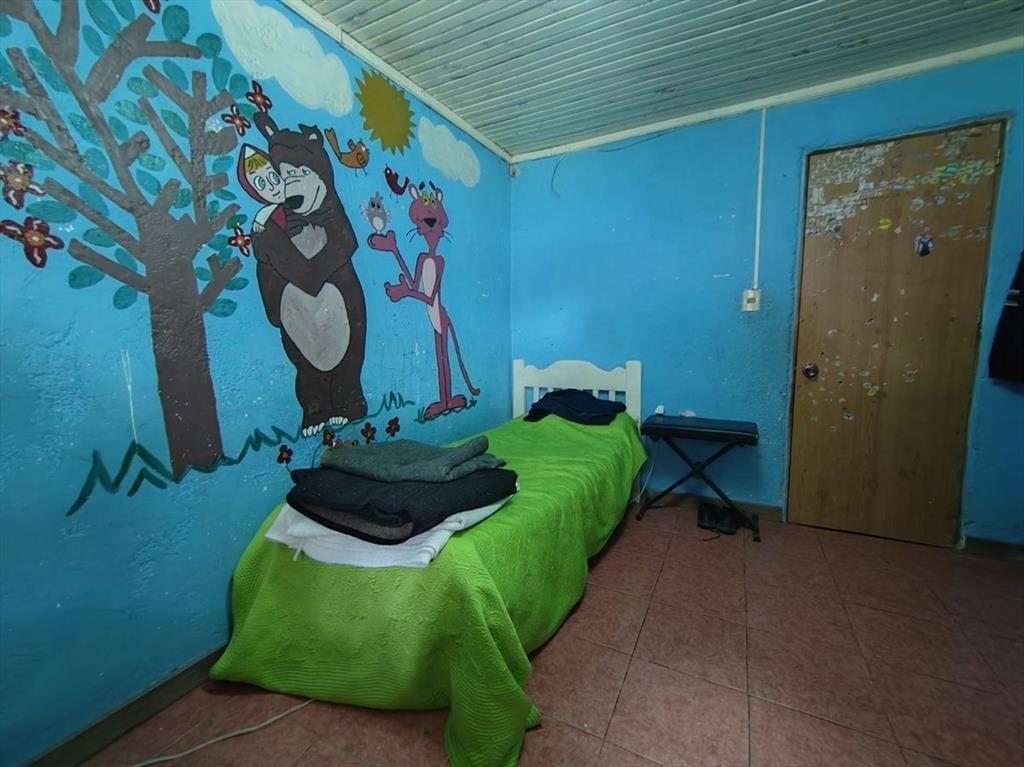 Venta terreno y gran Casa 4 dorm. Barros Blancos