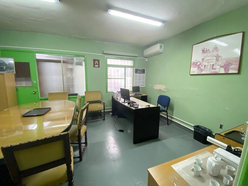 Venta local de 12 oficinas sobre Av. Agraciada en Bella Vis