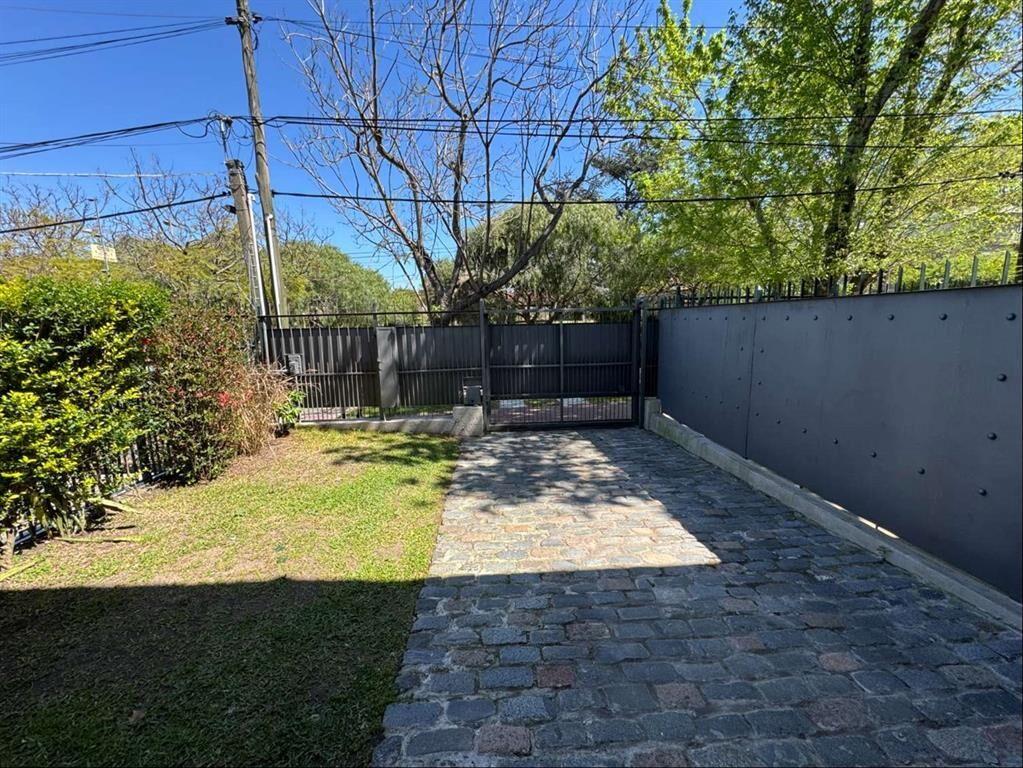 Casa en Punta Gorda, 3 dormitorios, cochera, Excelente esta