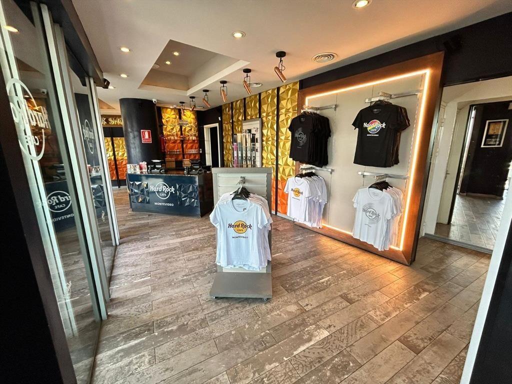 Local en Forum, con excelente renta, 750 m2 totales!