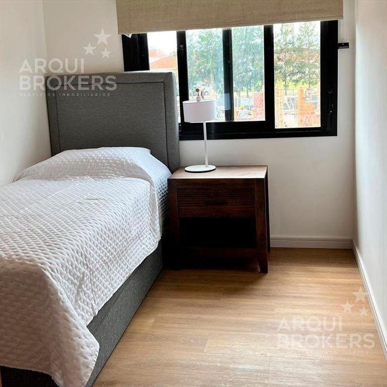 Venta casa tres dormitorios en Parque Miramar - 01B