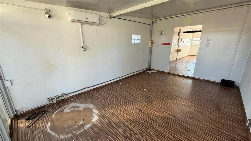Próximo Bvar Artigas esq. Yaguari, deposito + oficinas, 290