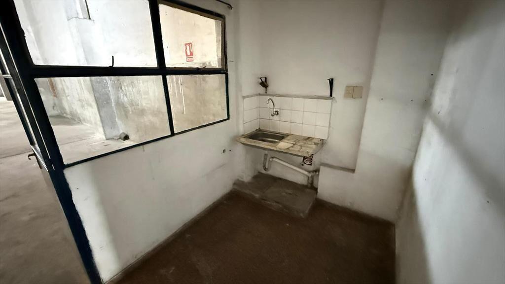 Proximo  Bv Batlle y Ordoñez y Varela, 511 m2 edificados, t