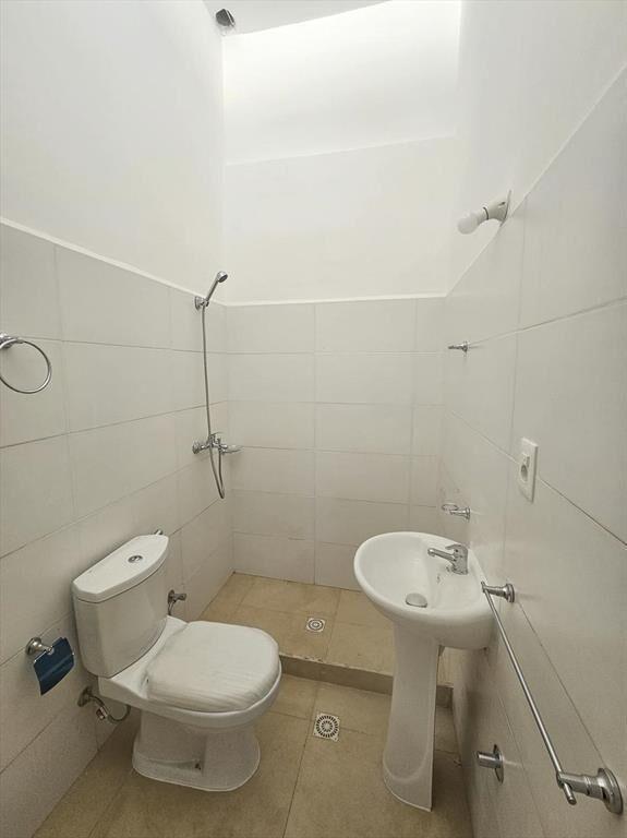 Alquiler apartamento de 1 dormitorio, planta baja- Carrasco
