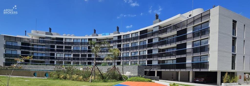 Apartamento penthouse de tres dormitorios en alquiler en Ca