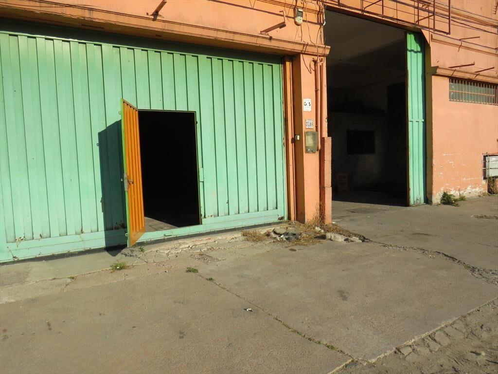 Venta de cuatro locales con renta y tres apartamentos.