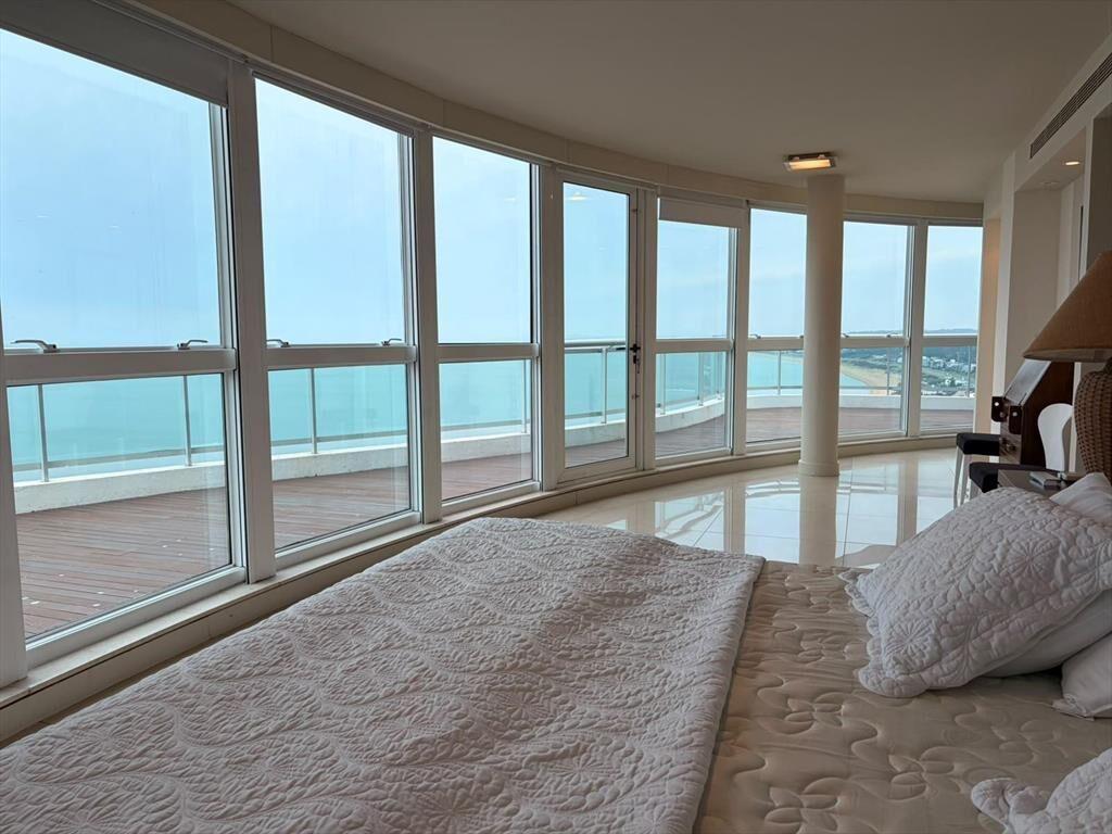 Alquiler temporal Penthouse con piscina en Playa Mansa