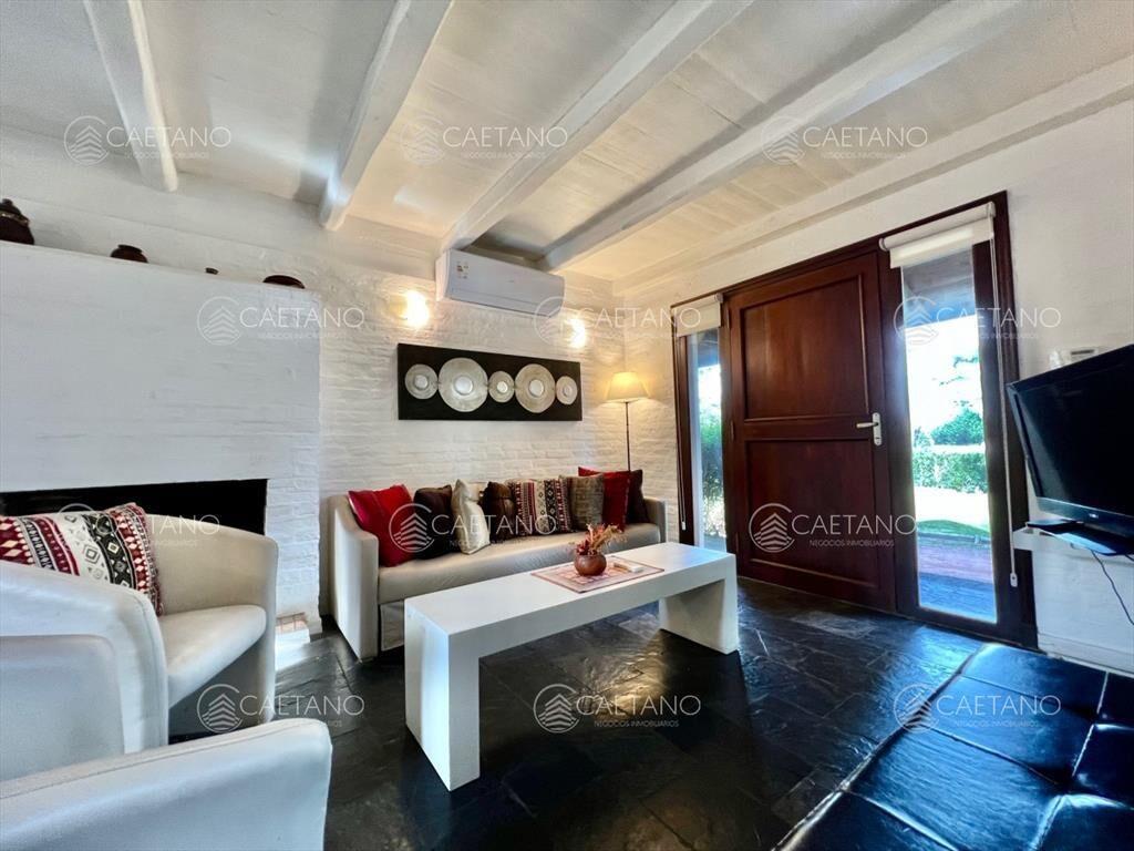 CASA EN ALQUILER 2 DORMITORIOS BARRIO PRIVADO PARQUE PINARE
