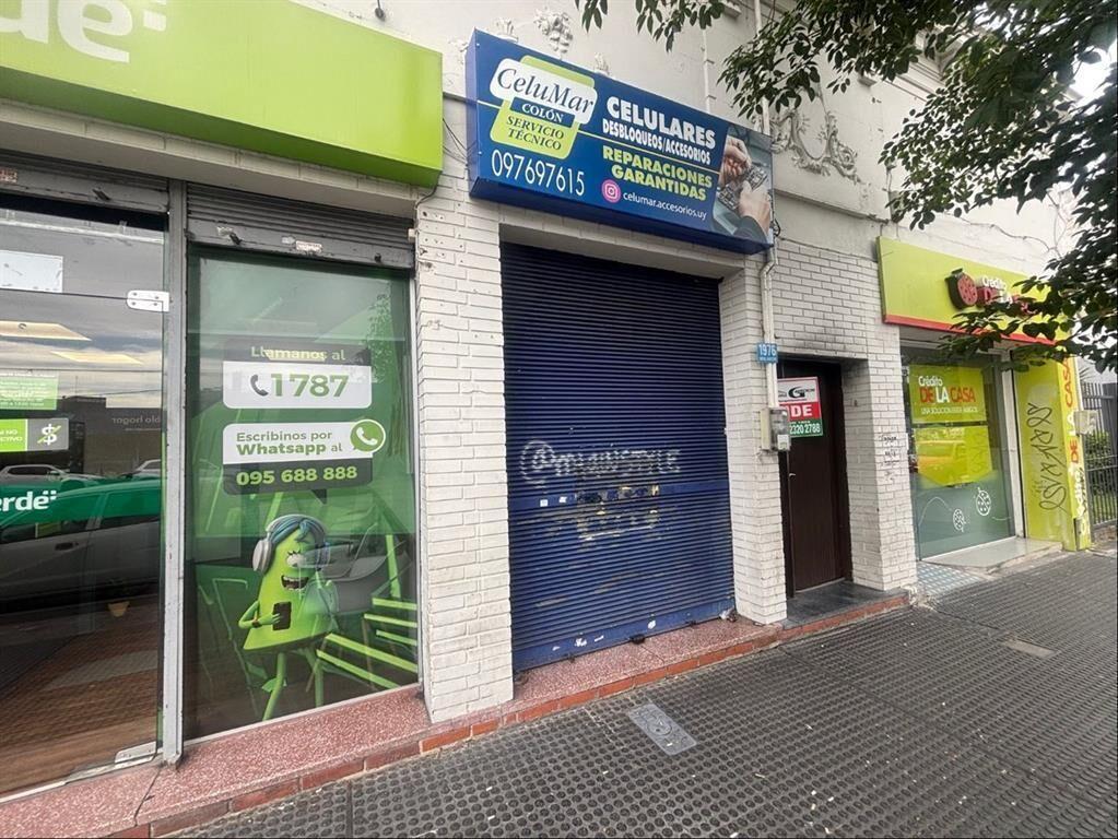 Excelente ubicación sobre Av. Garzón. Tres locales comercia