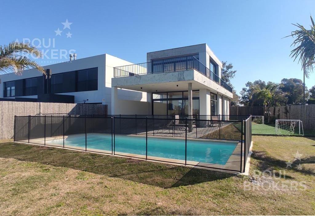 Venta casa tres dormitorios en Parque Miramar - 23E