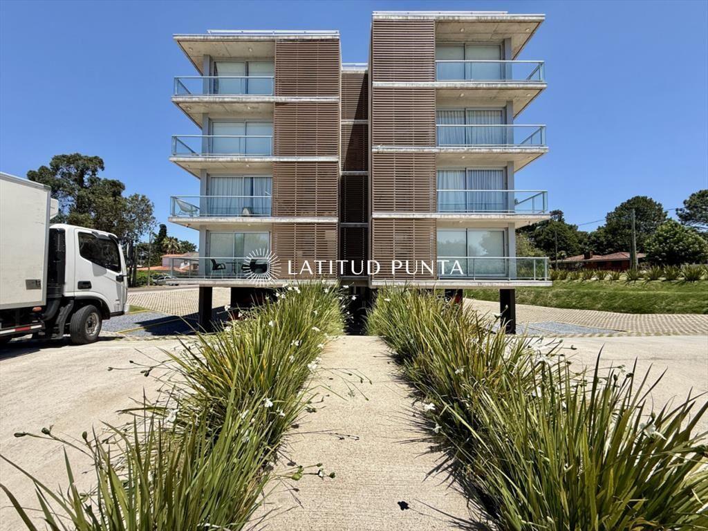 Apartamento en Pinares, Parada 25