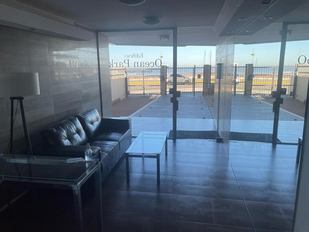 Apartamento monoambiente en alquiler sobre Rambla Malvín -