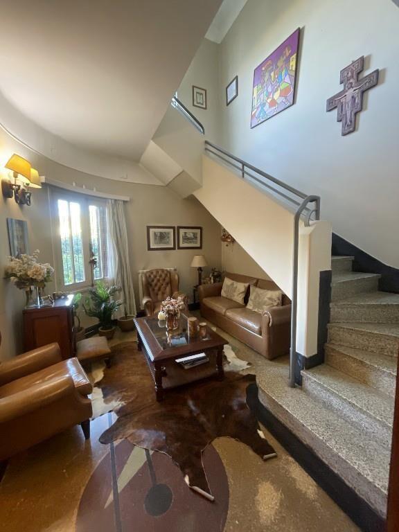 VENTA CASA 5 DORMITORIOS Y GARAJE