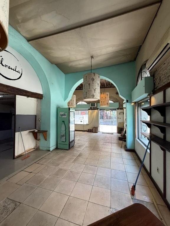 Alquiler Local Comercial Esquinero, Ciudad Vieja 99m2