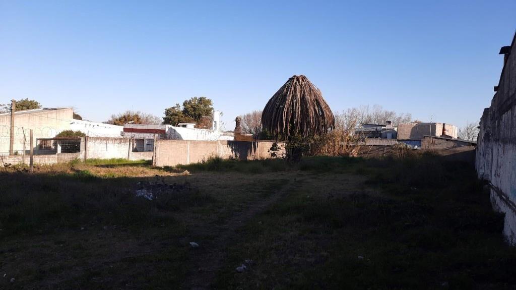 Se vende terreno sobre avenida, documentacion pronta, 740mts