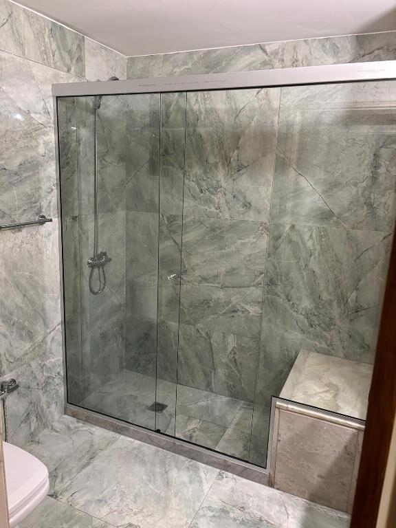 ALQUILO APARTAMENTO,3 Dorm,3 Ban, Servicio A METROS DEL MAR!