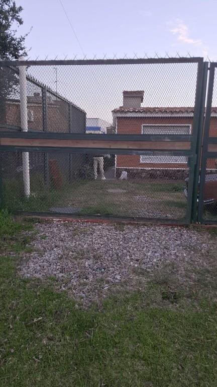 BARBERIS INM.TIPO CASA LUMINOSO ENTRADA LATERAL CON TERRENO.