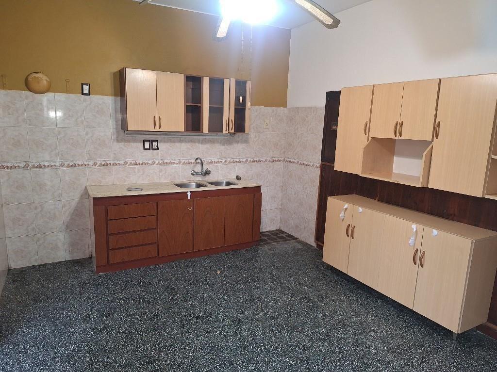 Colon, casa 3 dor , 2 baños, 2 cocinas, jardin y patio .