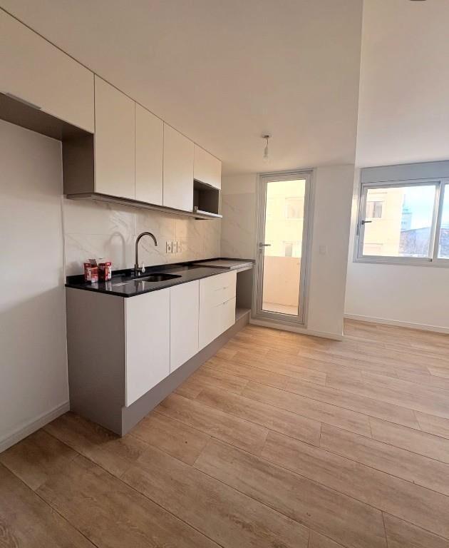 apartamento a estrenar sobre 18 de julio, cerca de todo