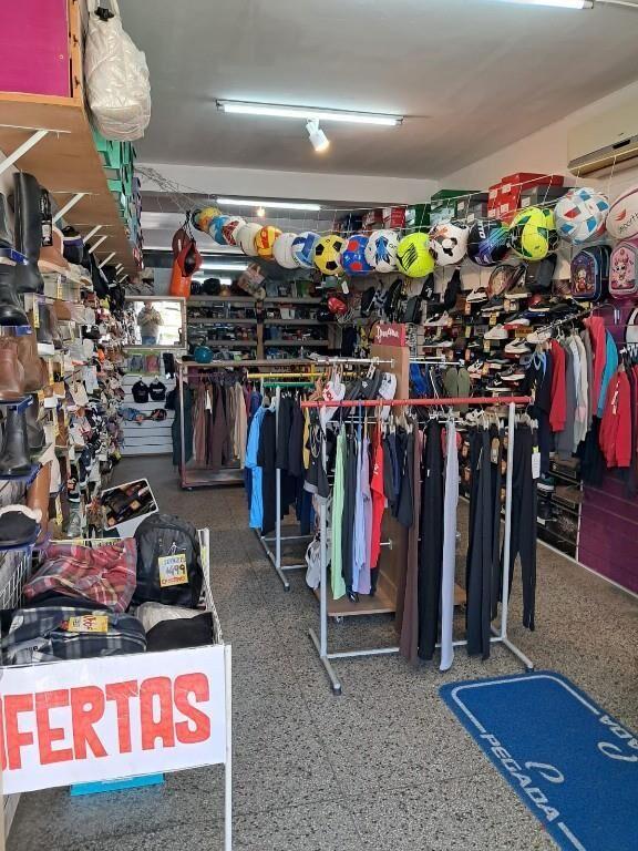 Venta Local de Indumentaria, Calzado y Accesorios en Salinas