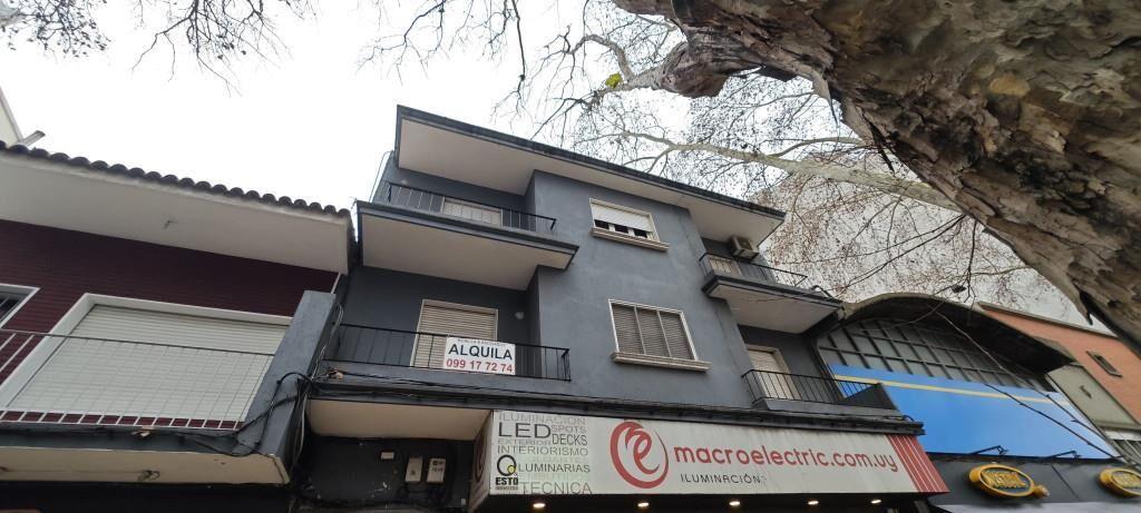 SE ALQUILA EXCELENTE APTO SOBRE RIVERA AL FRENTE DE 1 DORM