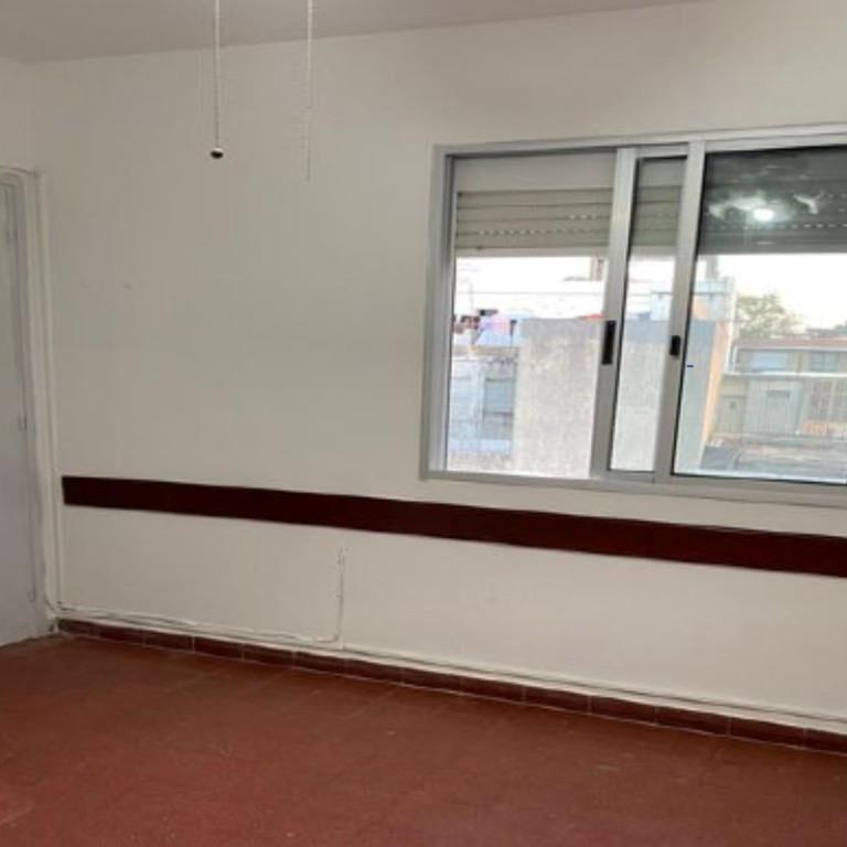 AMPLIO APARTAMENTO DE UN DORMITORIO (FRENTE A T. INGLESA)
