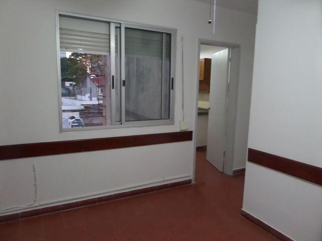 AMPLIO APARTAMENTO DE UN DORMITORIO (FRENTE A T. INGLESA)