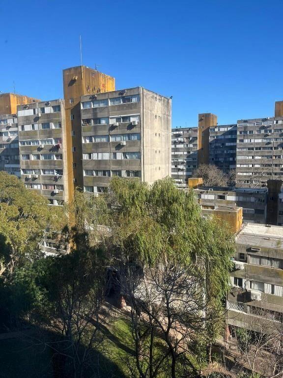 DUEÑO VENDE APARTAMENTO CON RENTA MALVIN NORTE EUSKALERRIA