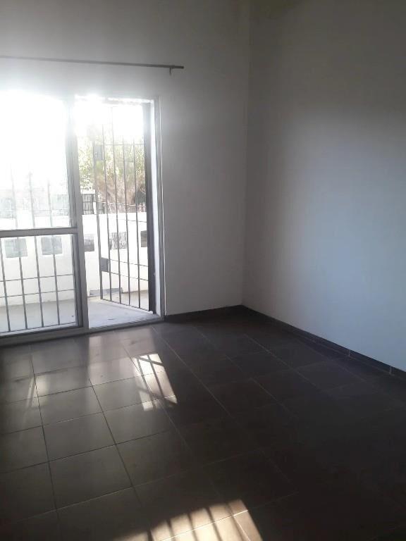 Se Alquila Casa De Altos, En 1° Piso Todo Al Frente, 1 Dorm