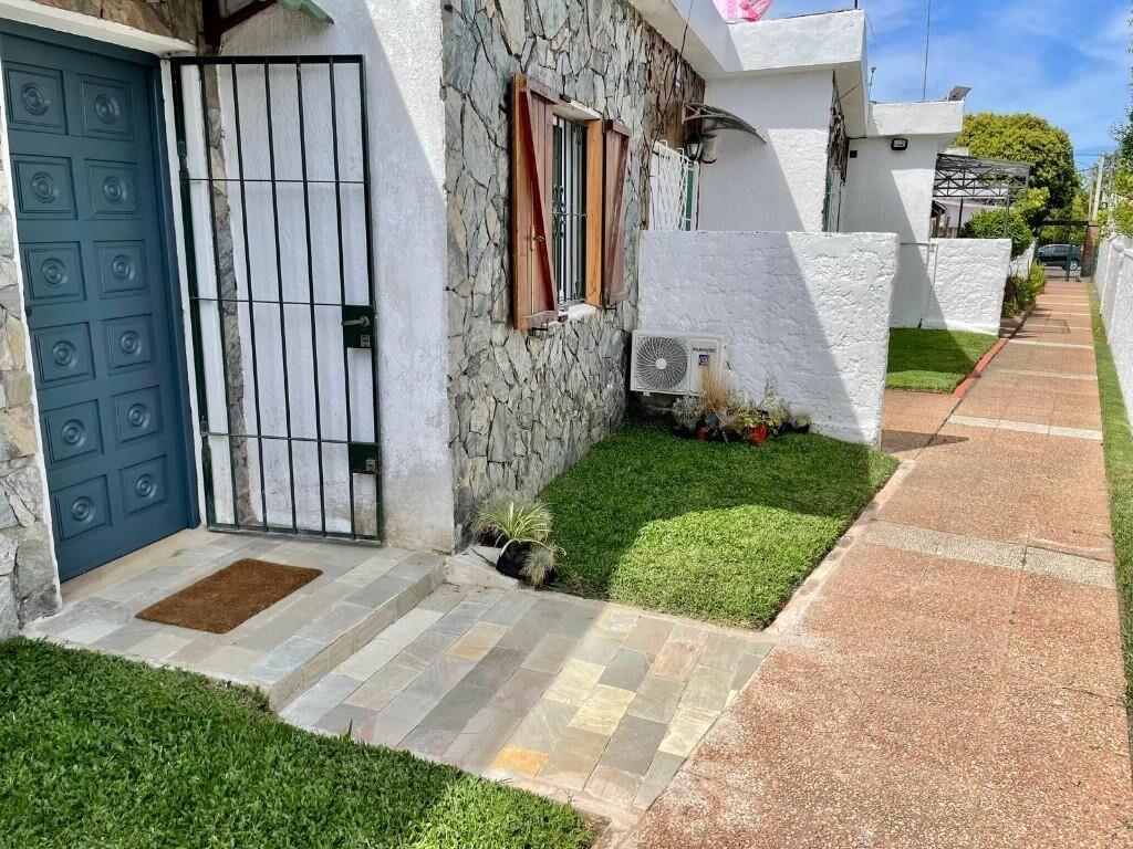 Imperdible Oportunidad, Casita Con Seguridad De Apto.