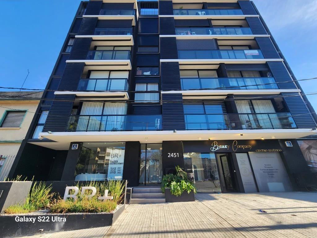 A estrenar c/garaje amplio, muy bajos GC, amenities