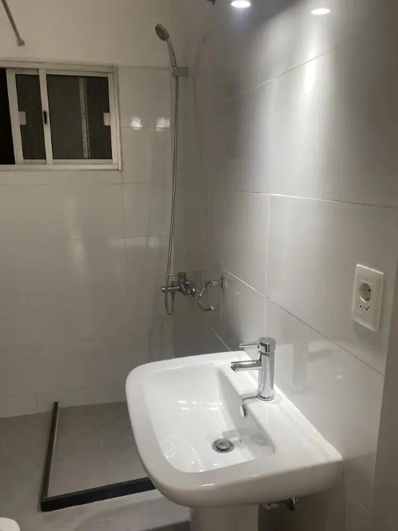 Cocina y baños nuevos, semi amoblado, 1 dorm