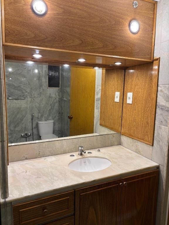 ALQUILO PARA OFICNA ,3 Dorm,3 Ban Y Servicio Cerca Del Mar!