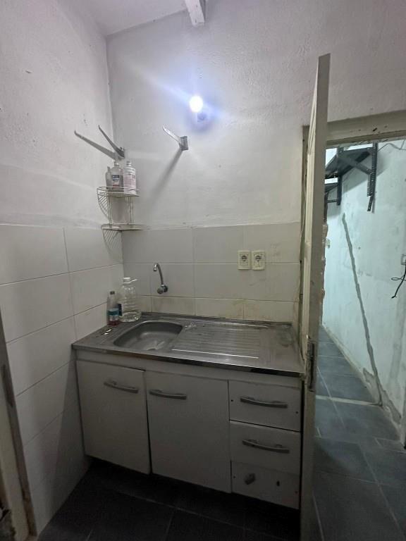 Local comercial y depósito  a la venta en Barrio Reus