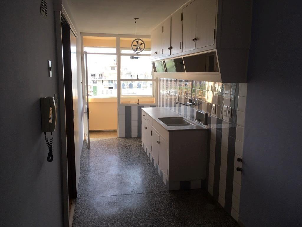 Piso alto, excelente estado, vista, mucha luz, gran punto
