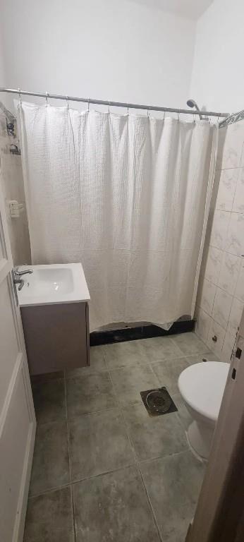 Gran ubicación, gastos bajos $2600, 1 dorm con patio propio