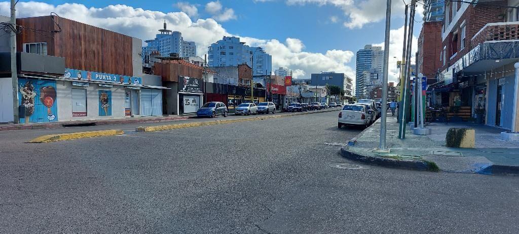 Local Comercial A La Calle Punta Del Este Zona Parada 2