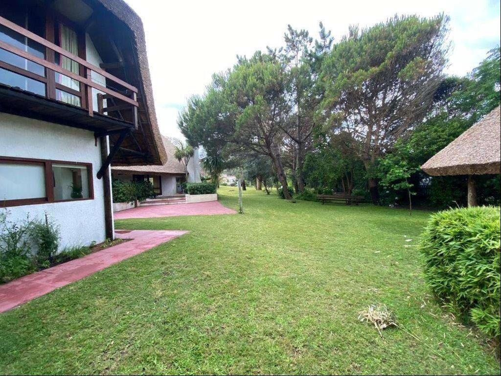 Alquiler Casa de 4 dormitorios + servicio con 3000m2 de par