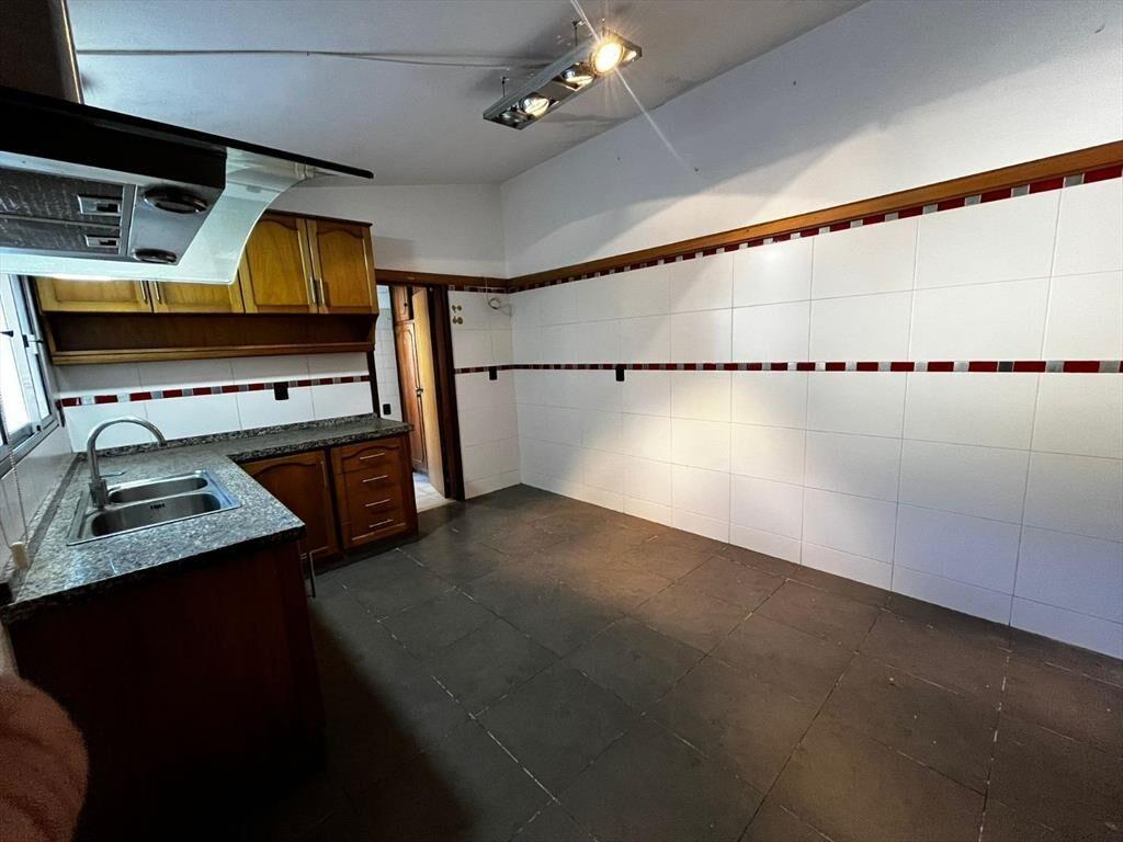 Ciudad de Guayaquil esq Caramuru 4 dorm. 300 m2, piscina y