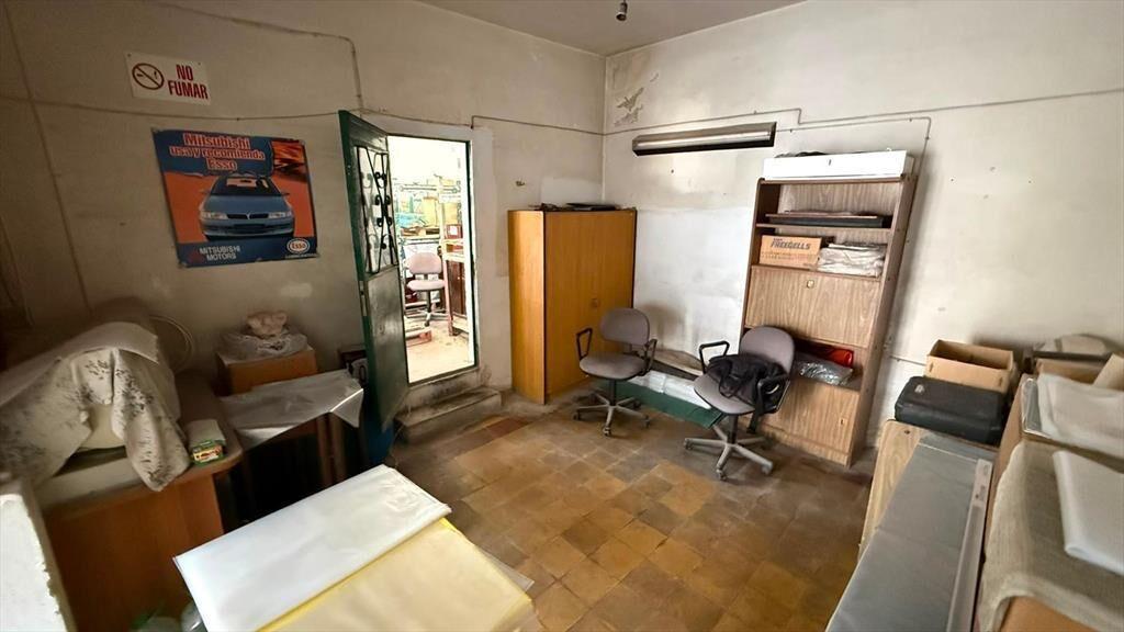 Proximo Gral Flores y Propios, deposito   Oficinas, 330 m2,