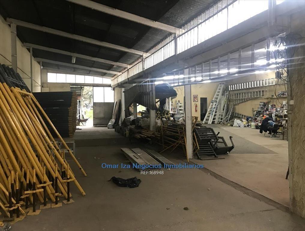Venta local industrial malvin norte sobre Gallinal galpon